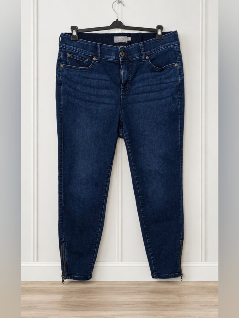Torrid Bombshell Skinny Jeans Dark Wash with Retro '80's Zip Ankle Size 18R